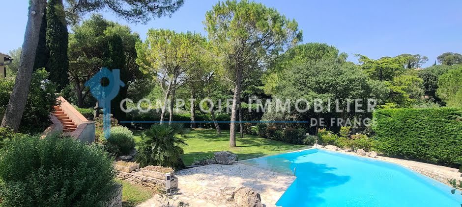 Vente villa 10 pièces 261 m² à Nimes (30000), 832 000 €