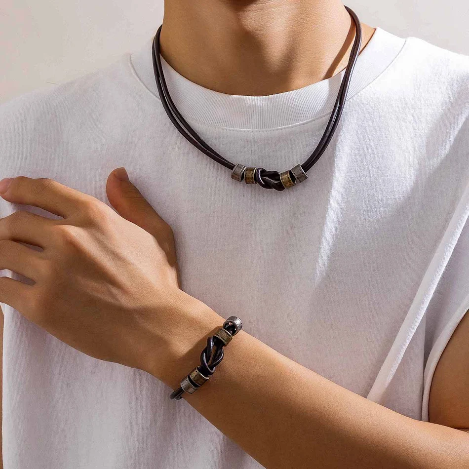 Collier de Clavicule Perlé Haut de Gamme pour un Éclat Subtil. Le bijou parfait pour sublimer votre décolleté et affirmer votre style.