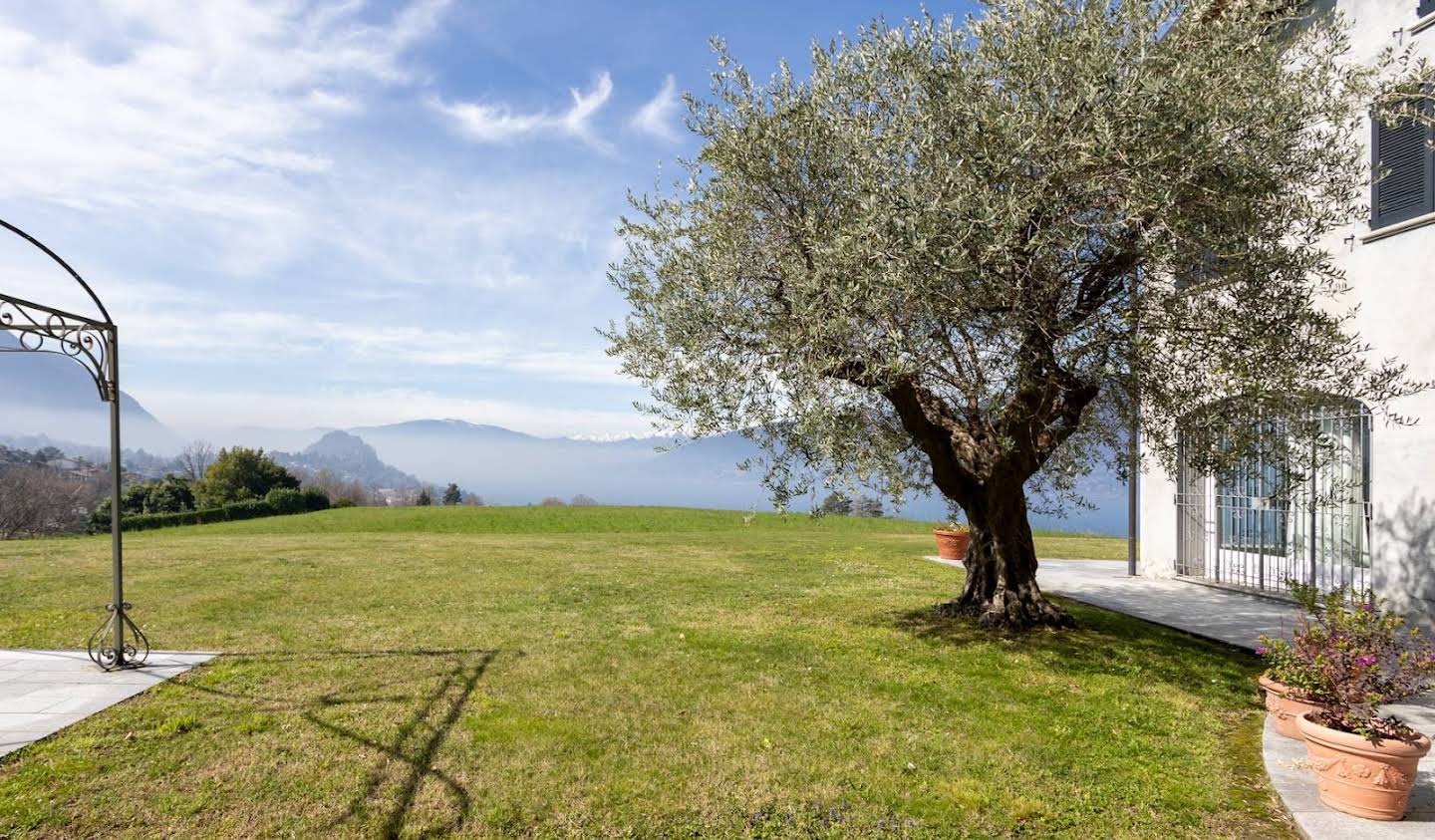 Villa with garden and terrace Porto Valtravaglia