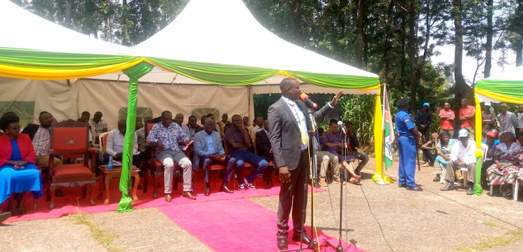 UDA Secretary General Cleophas Malala addressing Vihiga residents in Sabatia sub-county where Governor Wilber Ottichilo was commissioning the distribution of subsidized fertilizers.