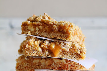 Oatmeal Caramel Apple Bars