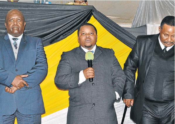 NEW INITIATIVE: AbaThembu acting King Azenathi Zanelizwe Dalindyebo is flanked by Nkosi Dumisani Mgudlwa and Nkosi Minenkulu Joyi during the launch of the cancer awareness campaign. It was launched in memory of AmaJumba’s Nkosikazi Wendy Nombasa Mgudlwa who died of lung cancer.