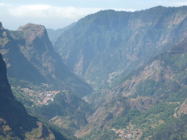 PICO AREEIRO – CURRAL DAS FREIRAS.  MIRADOR DE EIRA DO SERRADO. - MADEIRA, Senderismo por sus Levadas y algo más (21)