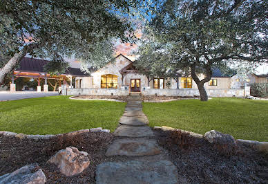 Farmhouse with garden 3