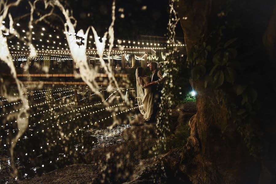 Fotógrafo de casamento Danil Dyakiv (danildiakiv). Foto de 6 de outubro 2021