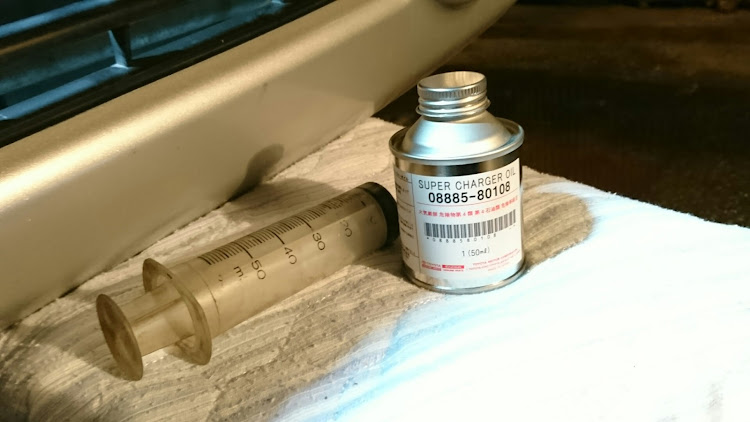 ヴィヴィオRX-Rのオイル交換・エレメント交換・スーパーチャージャーオイル交換・オイルキャッチタンクに関するカスタム事例の投稿画像3枚目