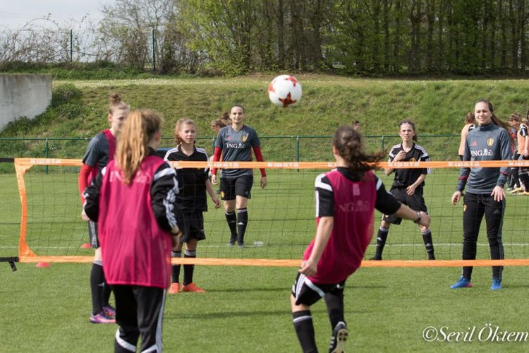 Mooie toekomst voor het vrouwenvoetbal? Belgische project wordt pilootproject van de UEFA