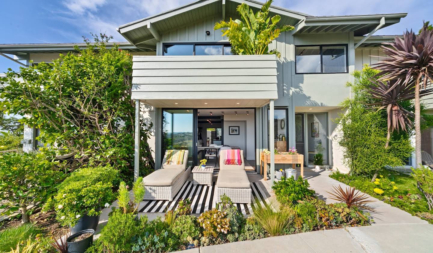 House with pool Malibu