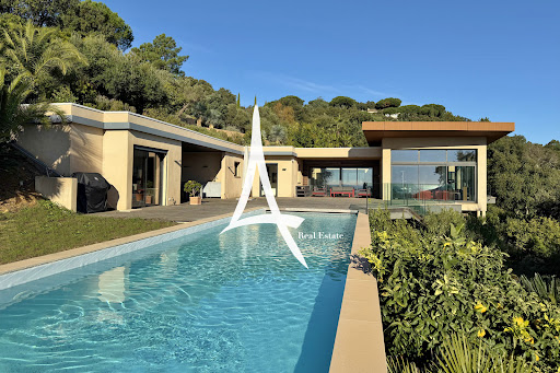 Villa avec piscine et jardin 3