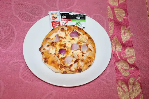 Double Topping Onion And Paneer Pizza