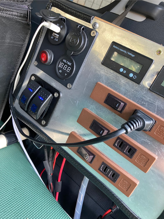 ハスラーの#ハスラー・DIY・集中コントロールパネル・外部電源に関するカスタム事例の投稿画像3枚目