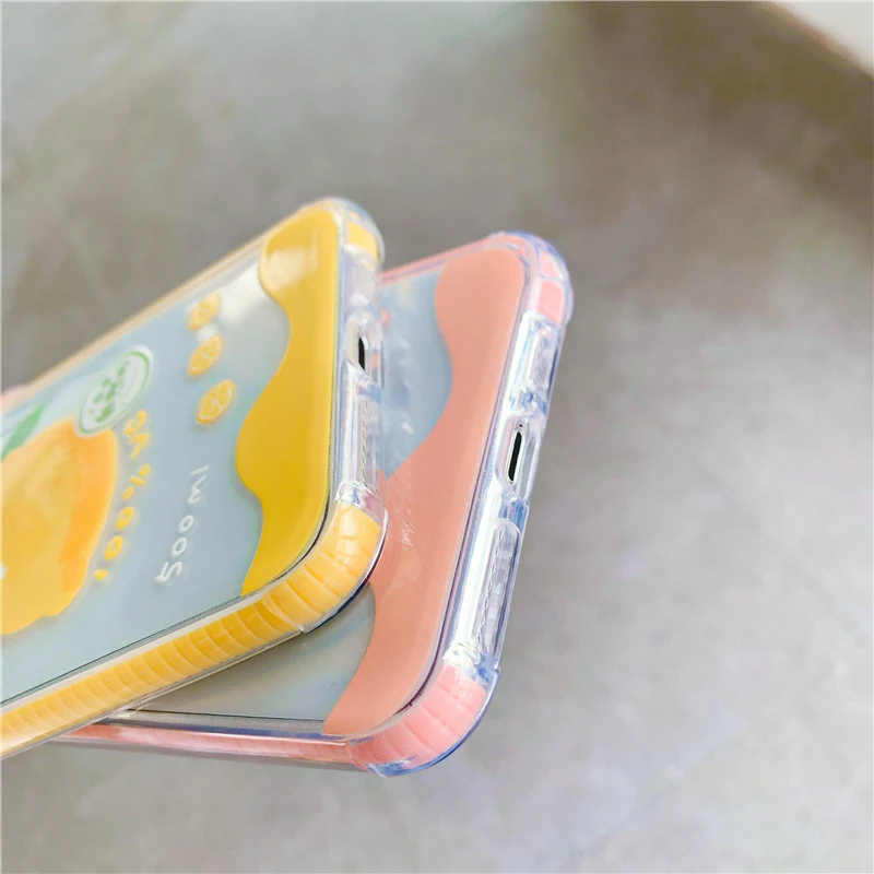 Yazlık Limon Şeftali Ayıcık Telefon Kılıfı. Telefonunu yazın tazeliğiyle koru, sevimli ayıcık tasarımıyla stilini tamamla ve dikkat çek.