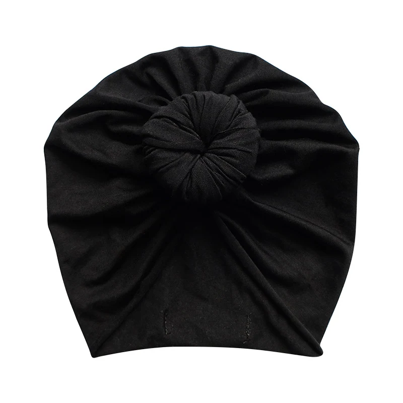 Chapeau de bébé mignon avec police fine et protection. Protégez votre bébé avec style et confort grâce à ce chapeau adorable et léger.