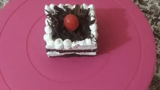 Black Forest Pastry [100 Grams]