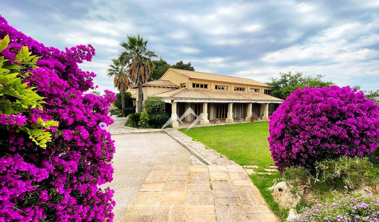 House with pool and terrace Lloseta