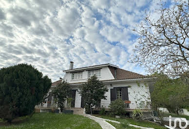 House with pool and terrace 19