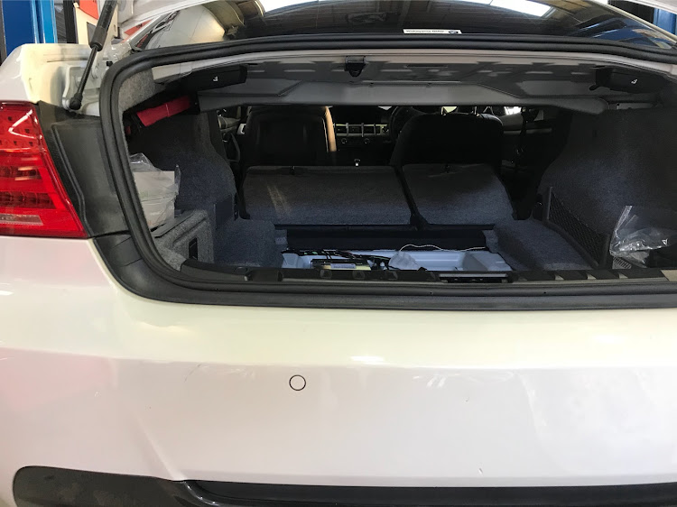 335i Cabrioletのbmw・E93・アライメント調整・カーボンリップ・要る人居ますか⁉️に関するカスタム事例の投稿画像6枚目