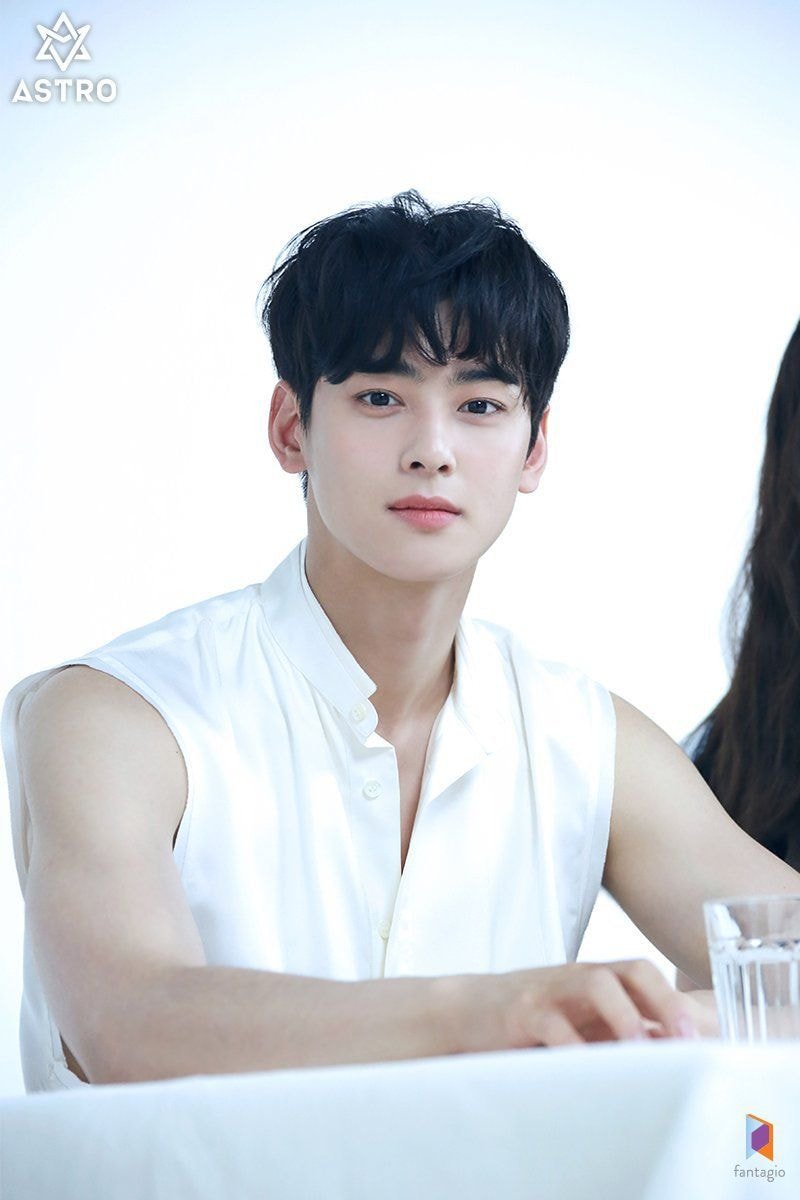 14 Unedited Photos Showing What ASTRO's Cha Eunwoo Actually Looks