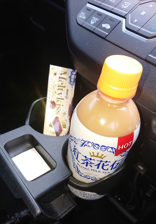 Nボックスの誕生日プレゼント準備・快適N-BOX・安全安心タクシー・悩む靴選び・車関係のタグがない…wwに関するカスタム事例の投稿画像4枚目