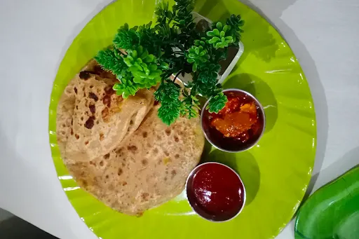 2 Matar Paratha With Aachar And Sos