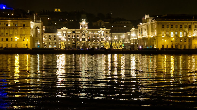 Luci e riflessi di Natale... di oscar_costantini