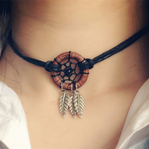 Title 4, Clavicle chain bracelet
