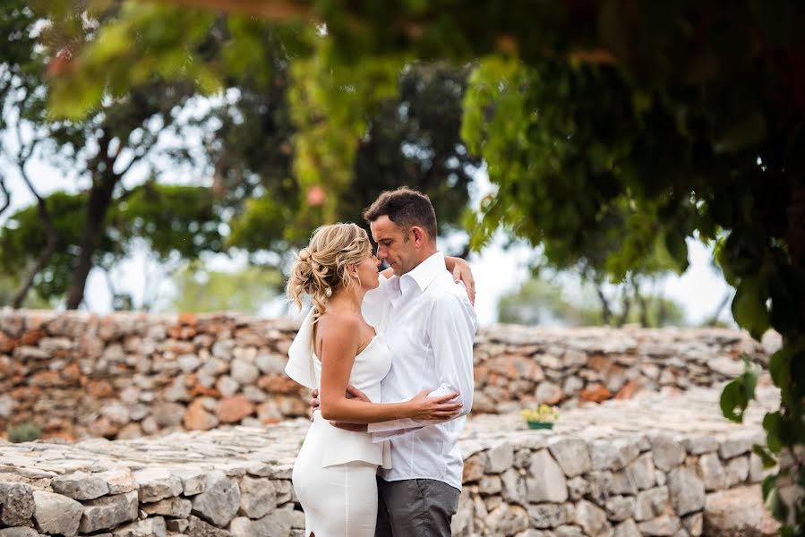 Fotografo di matrimoni Marko Car (zgrabitrenutak). Foto del 26 novembre 2021