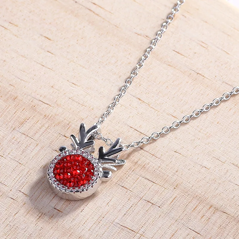 Crystal Antler Pendant Necklace for Women, Fashion Clavicle Chain, a sparkling and elegant jewelry piece, perfect gift i