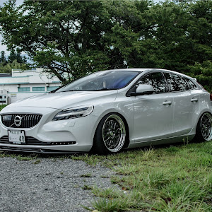 V40