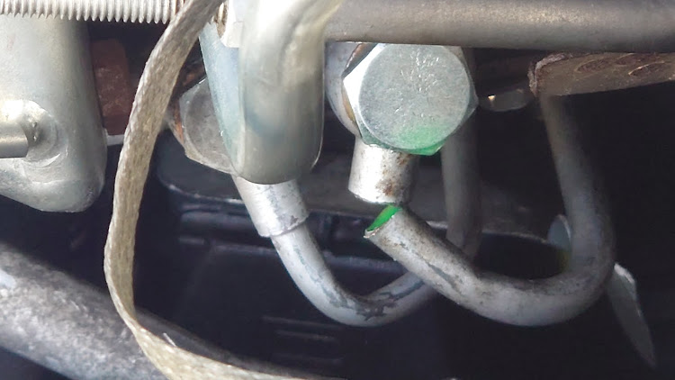 スカイライン GT-Rの水漏れ・DIY・トラブルを楽しめ・RB26・交換作業に関するカスタム事例の投稿画像1枚目