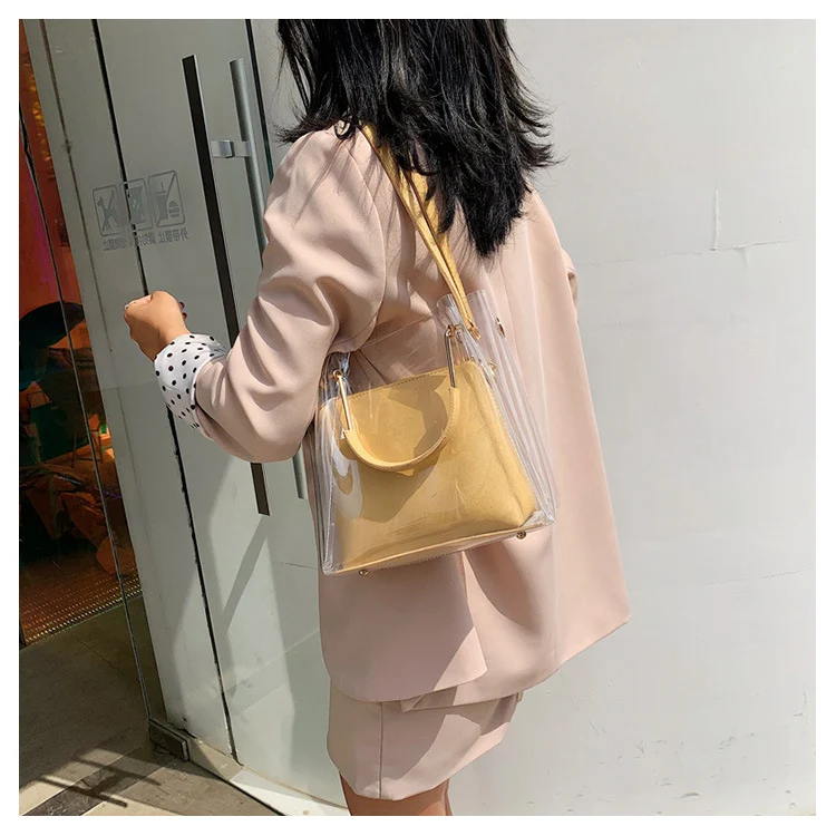 Sac bandoulière Western transparent en gelée. Transportez l'essentiel avec style, look western, résistant à l'eau et tendance, parfait pour toutes occasions.