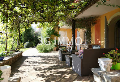 Maison avec piscine et terrasse 10