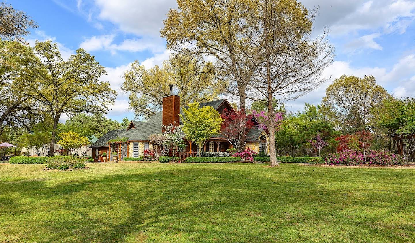 Farm house with garden and pool Whitehouse