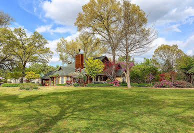 Farmhouse with garden and pool 5