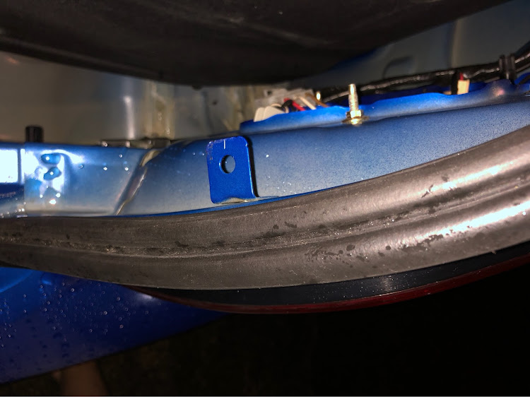 インプレッサ WRX STIのトランク雨漏り・シール劣化・早めに補修しなきゃに関するカスタム事例の投稿画像3枚目