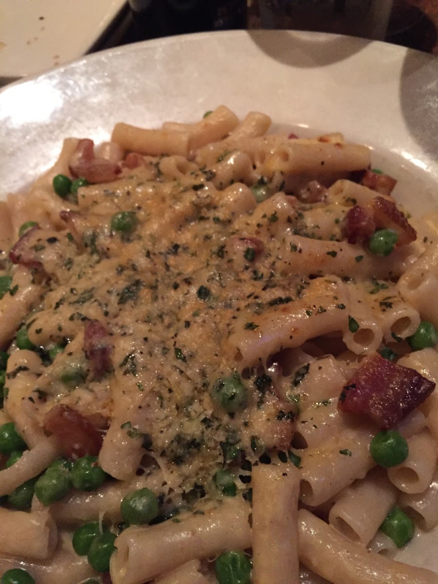 Gluten free Mac and cheese with bacon and peas!