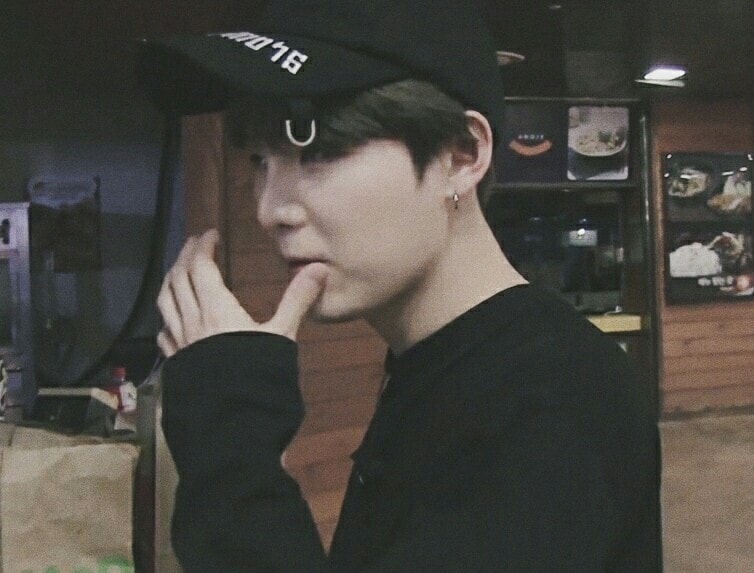 30 Photos Of BTS's Suga Killing It With His Visuals While Wearing Hats ...