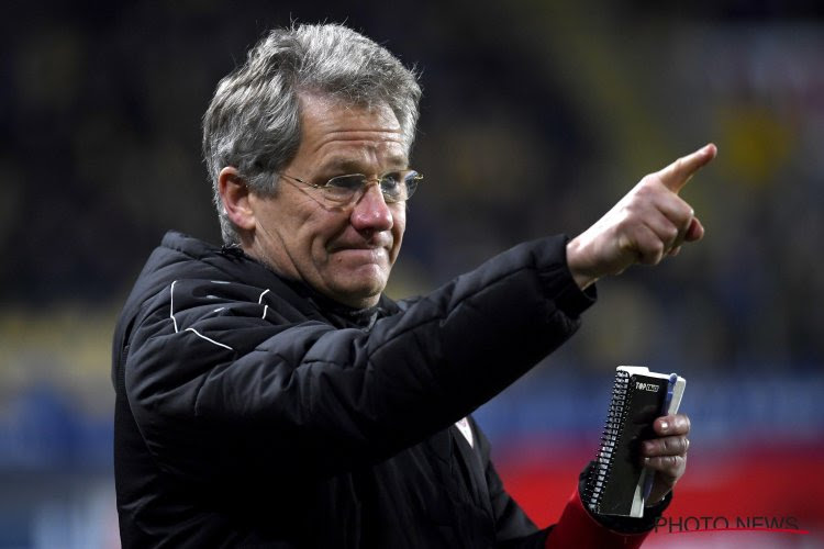 Antwerp-coach Bölöni doet het weer en interviewt Makelélé: "Waar heb je die nummer 20 gehaald?"