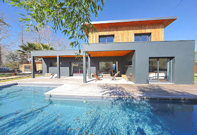 Maison avec piscine et terrasse 1