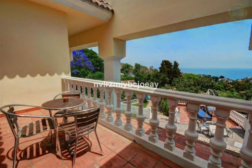 Propriété avec piscine et jardin 4