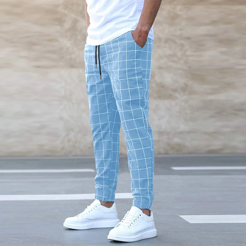 Herren-Hose mit Karomuster, lässig mit Kordelzug. Bequeme Freizeithose für einen entspannten Look. Modisch und vielseitig.