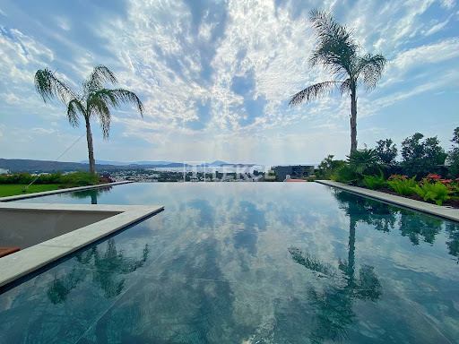 House with pool and terrace 4
