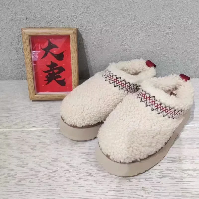 Kadın Moda Kar Botları Pamuklu Ayakkabılar Kışlık sıcak botlar Konforlu ve şık kar botları Soğuktan korur ve harika görünür