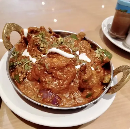 Capsicum Onion Lababdar Chicken