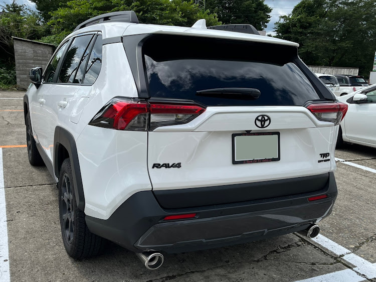 RAV4の車種名エンブレムは有り派・ドライブ・秋の交通安全週間に関するカスタム事例の投稿画像1枚目