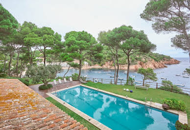 Maison avec piscine et terrasse 10