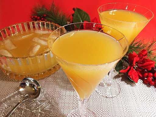 A delicious and refreshing punch made with fruit juices, sparkling wine or Champagne. 