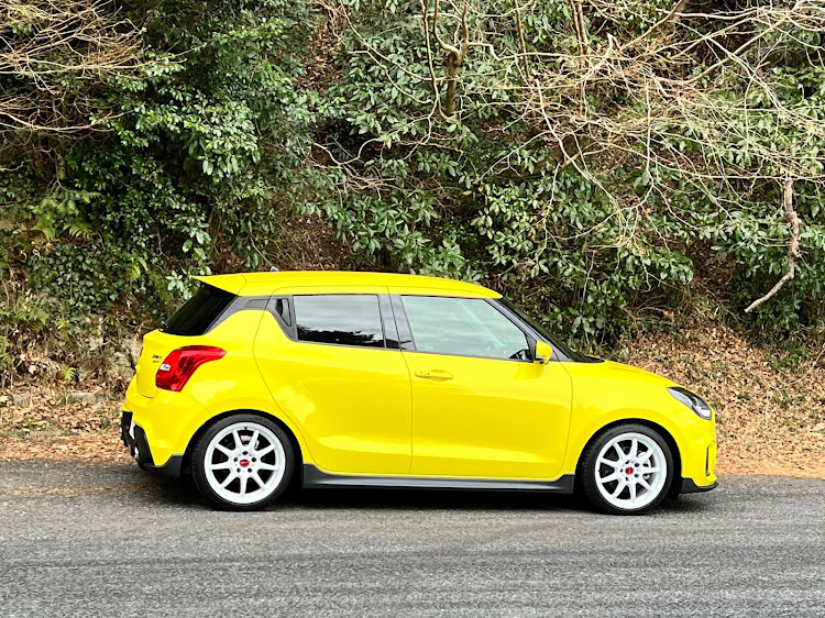 スイフトスポーツのスイスポ・zc33s・スイフトスポーツに関するカスタム事例の投稿画像2枚目