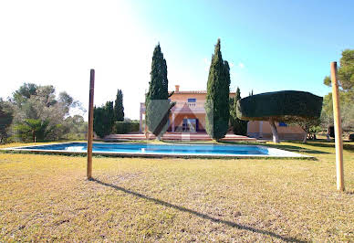 Villa with pool and terrace 4