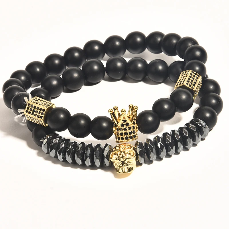 Pulseira masculina com coroa de caveira em zircônia incrustada. Destaque-se com esta joia que combina ousadia, estilo e elegância.